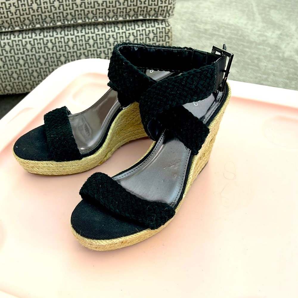 Black wedge espadrille
